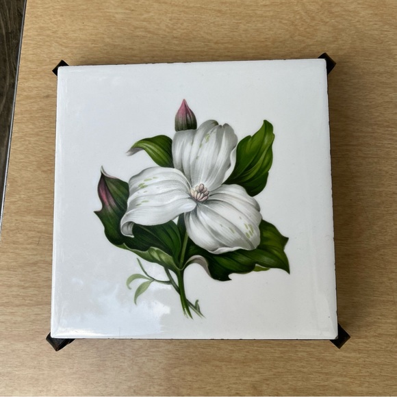 Vintage White Trillium Trivet - Picture 7 of 12